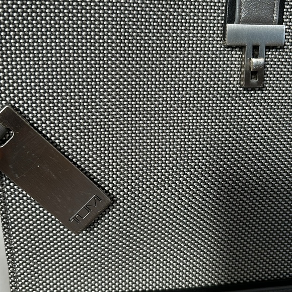 🎀Tumi Voyager Business Tote - Picture 4 of 16